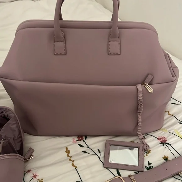 🌸🌸🌸🌸BEIS WICKED 👸🏻 BUNDLE CARRYON, BACKPACK AND COSMETIC CASE NEW 🌸🌸🌸🌸 - Picture 8 of 11